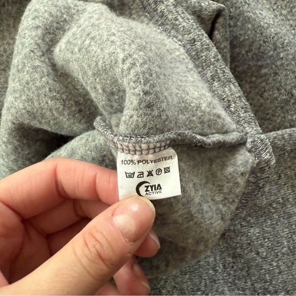 ZYIA Active Red Quilted Ash Grey Cabin Jacket - Picture 5 of 5